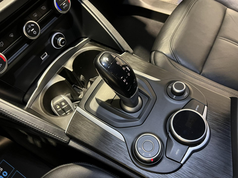 Photo 14 de l'offre de ALFA ROMEO STELVIO 2.0T 200 ch Q4 AT8 Super à 21490€ chez VL Auto