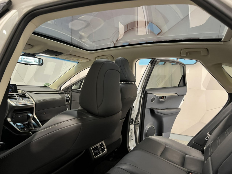 Photo 15 de l'offre de LEXUS NX 300h 2WD E-CVT Luxe à 21990€ chez VL Auto