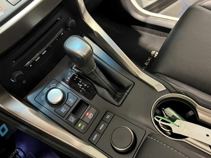 Photo 14 de l'offre de LEXUS NX 300h 2WD E-CVT Luxe à 21990€ chez VL Auto