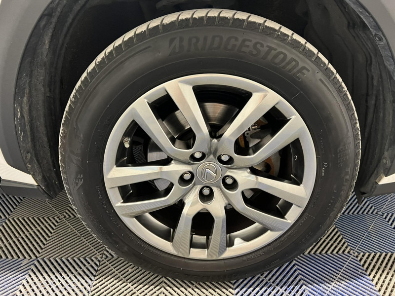 Photo 20 de l'offre de LEXUS NX 300h 2WD E-CVT Luxe à 21990€ chez VL Auto