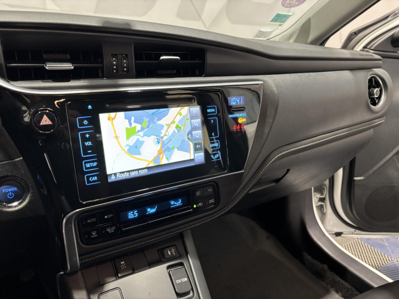 Photo 11 de l'offre de TOYOTA AURIS Hybride 136h Dynamic à 12490€ chez VL Auto
