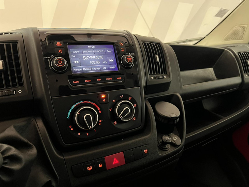 Photo 8 de l'offre de CITROEN JUMPER TOLE 30 L2H2 BLUEHDi 120 S&S BVM6 CLUB à 17490€ chez VL Auto