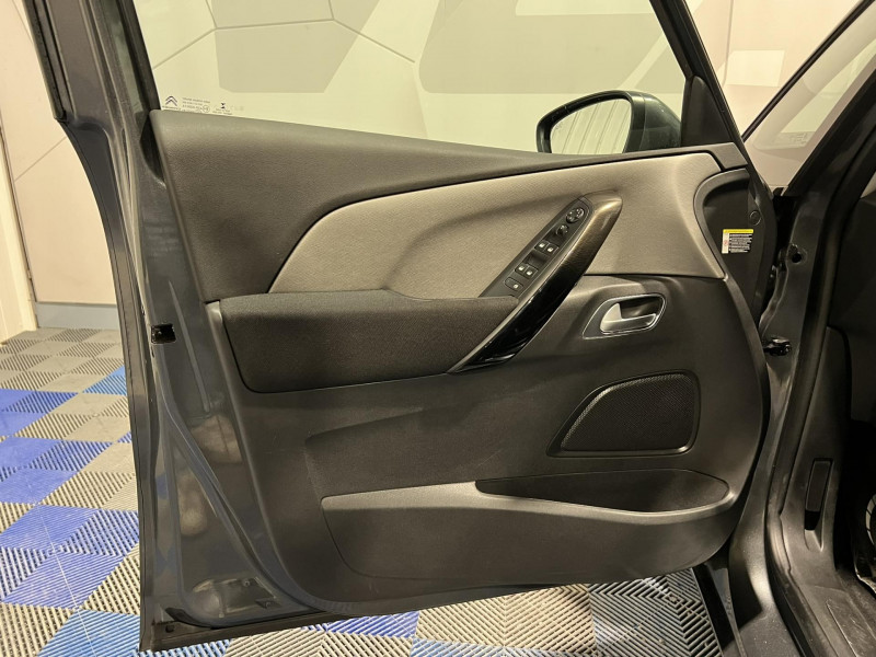 Photo 22 de l'offre de CITROEN GRAND C4 PICASSO THP 165 S&S EAT6 Shine 7 Places à 13490€ chez VL Auto