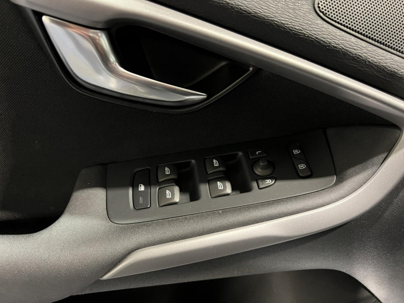 Photo 22 de l'offre de VOLVO V40  D2 120 Kinetic à 10990€ chez VL Auto