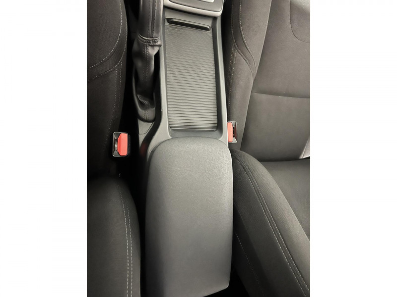 Photo 10 de l'offre de VOLVO V40  D2 120 Kinetic à 10990€ chez VL Auto