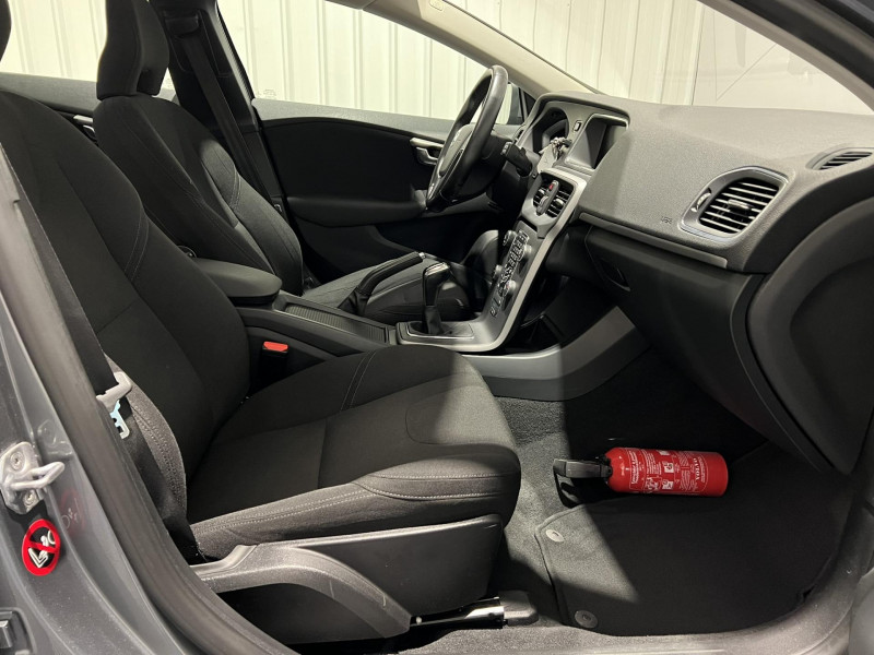 Photo 14 de l'offre de VOLVO V40  D2 120 Kinetic à 10990€ chez VL Auto