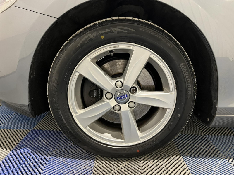 Photo 20 de l'offre de VOLVO V40  D2 120 Kinetic à 10990€ chez VL Auto