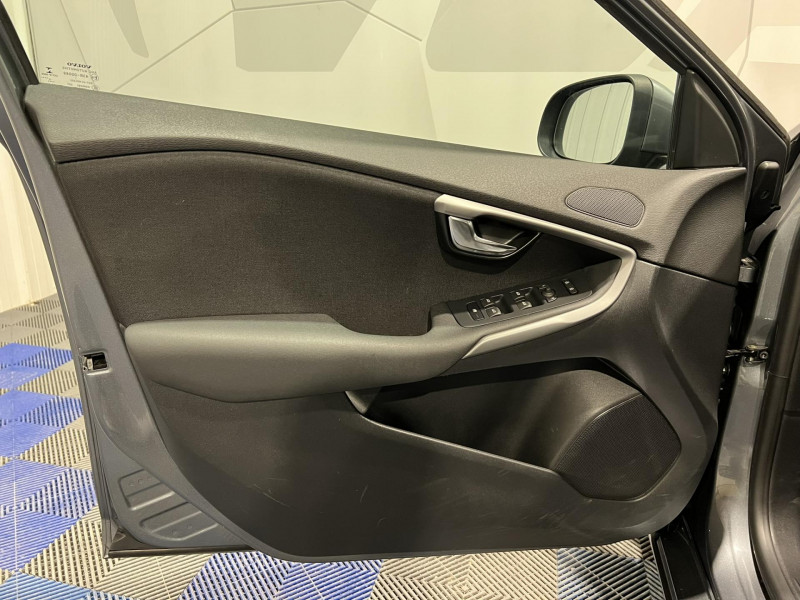 Photo 21 de l'offre de VOLVO V40  D2 120 Kinetic à 10990€ chez VL Auto