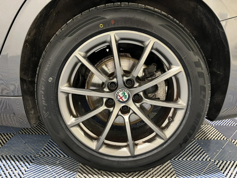 Photo 18 de l'offre de ALFA ROMEO GIULIA 2.2 180 ch AT8 Super à 19990€ chez VL Auto