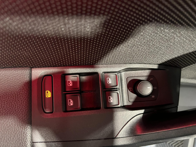 Photo 22 Seat ARONA 1.0 EcoTSI 95 ch Start/Stop BVM5 Xcellence ESSENCE Gris en vente chez VL Auto Photo 22 de l'offre de SEAT ARONA 1.0 EcoTSI 95 ch Start/Stop BVM5 Xcellence à 12990€ chez VL Auto