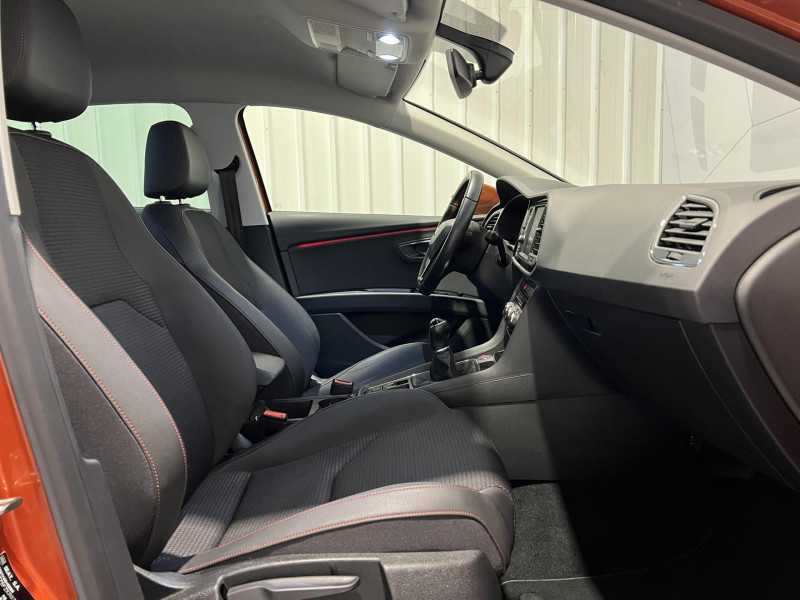 Photo 11 Seat LEON 1.5 TSI 150 Start/Stop ACT BVM6 FR ESSENCE Orange en vente chez VL Auto Photo 11 de l'offre de SEAT LEON 1.5 TSI 150 Start/Stop ACT BVM6 FR à 14990€ chez VL Auto