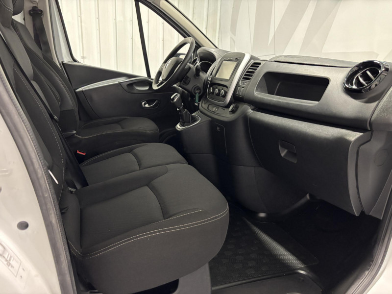 Photo 8 de l'offre de RENAULT TRAFIC FGN L2H1 1300 KG DCI 120 GRAND CONFORT * 15408 HT à 18490€ chez VL Auto