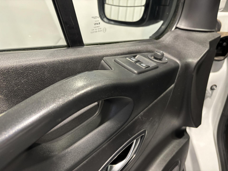 Photo 12 de l'offre de RENAULT TRAFIC FGN L2H1 1300 KG DCI 120 GRAND CONFORT * 15408 HT à 18490€ chez VL Auto