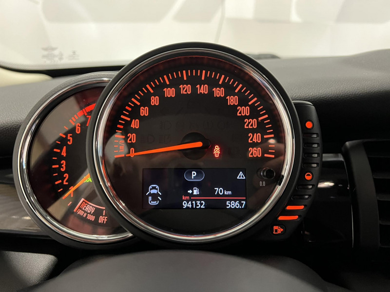 Photo 14 de l'offre de MINI MINI 5 Portes Cooper 136 ch Finition Chili BVA à 14990€ chez VL Auto