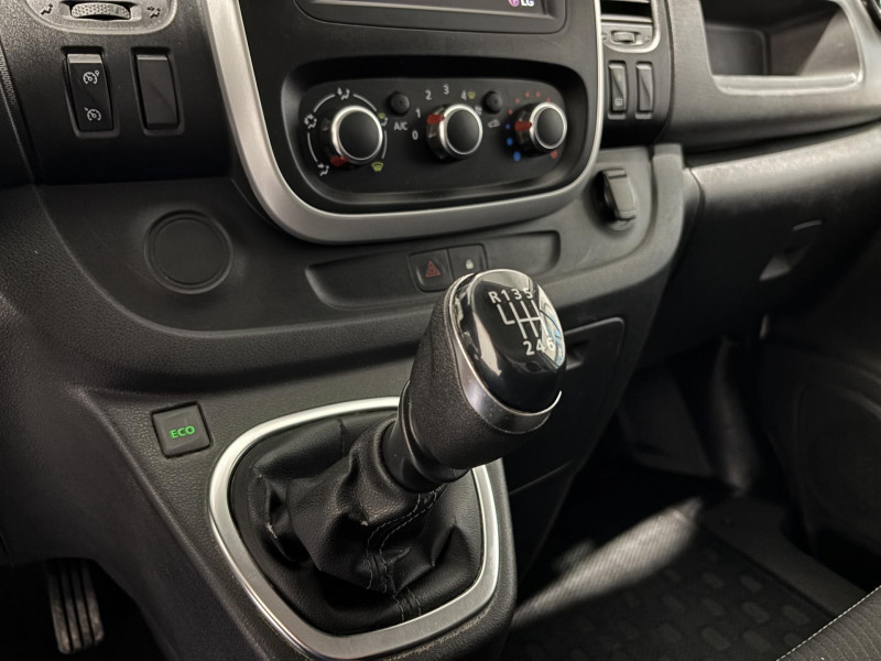 Photo 14 de l'offre de RENAULT TRAFIC FGN L2H1 1300 KG DCI 120 GRAND CONFORT * 15408 HT à 18490€ chez VL Auto