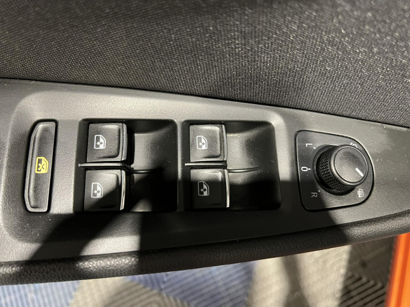 Photo 22 Seat LEON 1.5 TSI 150 Start/Stop ACT BVM6 FR ESSENCE Orange en vente chez VL Auto Photo 22 de l'offre de SEAT LEON 1.5 TSI 150 Start/Stop ACT BVM6 FR à 14990€ chez VL Auto