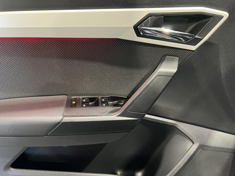 Photo 23 Seat ARONA 1.0 EcoTSI 95 ch Start/Stop BVM5 Xcellence ESSENCE Gris en vente chez VL Auto Photo 23 de l'offre de SEAT ARONA 1.0 EcoTSI 95 ch Start/Stop BVM5 Xcellence à 12990€ chez VL Auto