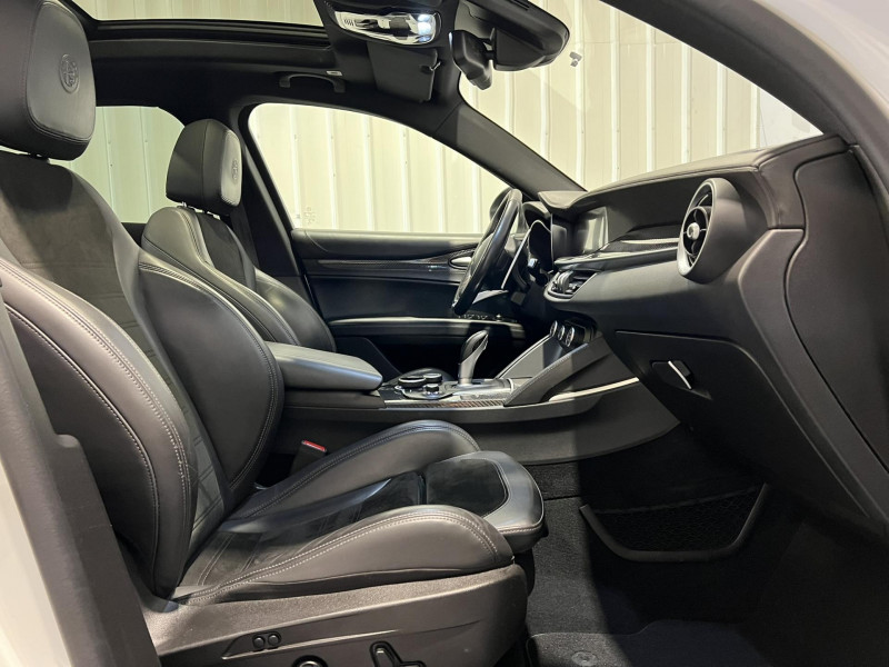 Photo 11 Alfa Romeo STELVIO 2.9 V6 510ch AT8 Quadrifoglio ESSENCE Blanc en vente chez VL Auto Photo 11 de l'offre de ALFA ROMEO STELVIO 2.9 V6 510ch AT8 Quadrifoglio à 47990€ chez VL Auto