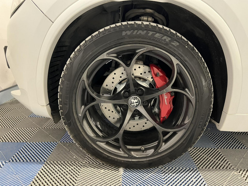 Photo 18 Alfa Romeo STELVIO 2.9 V6 510ch AT8 Quadrifoglio ESSENCE Blanc en vente chez VL Auto Photo 18 de l'offre de ALFA ROMEO STELVIO 2.9 V6 510ch AT8 Quadrifoglio à 47990€ chez VL Auto