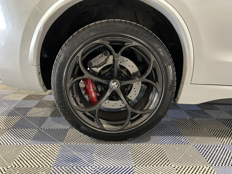 Photo 16 Alfa Romeo STELVIO 2.9 V6 510ch AT8 Quadrifoglio ESSENCE Blanc en vente chez VL Auto Photo 16 de l'offre de ALFA ROMEO STELVIO 2.9 V6 510ch AT8 Quadrifoglio à 47990€ chez VL Auto