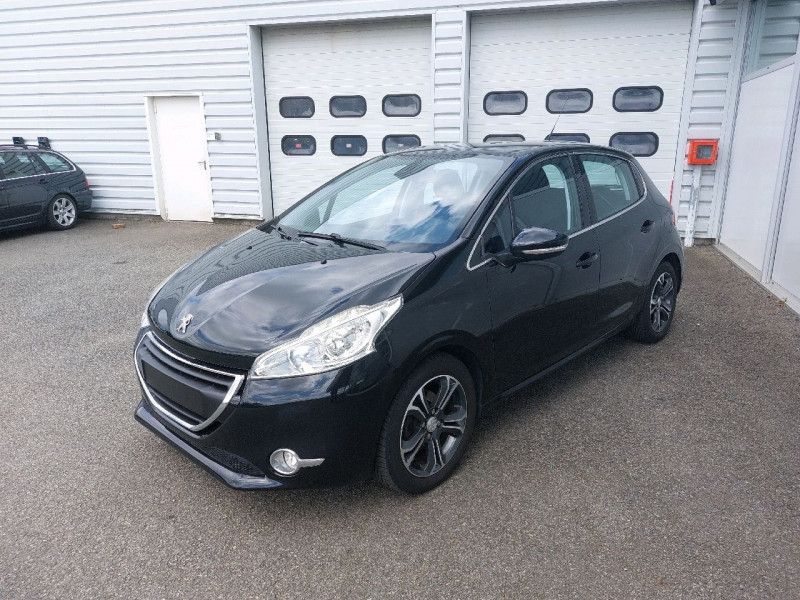 Photo 2 de l'offre de PEUGEOT 208 1.2 PureTech 110 S&S Allure à 12990€ chez Carlyss automobiles Vitré