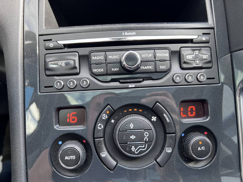 Photo 15 de l'offre de PEUGEOT 3008 2.0 HDI FAP BVA6 ALLURE à 7990€ chez Carlyss automobiles Vitré