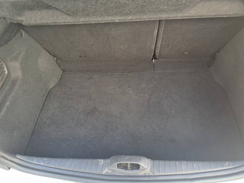Photo 8 de l'offre de PEUGEOT 208 Puretech 82 STYLE à 10490€ chez Carlyss automobiles Vitré