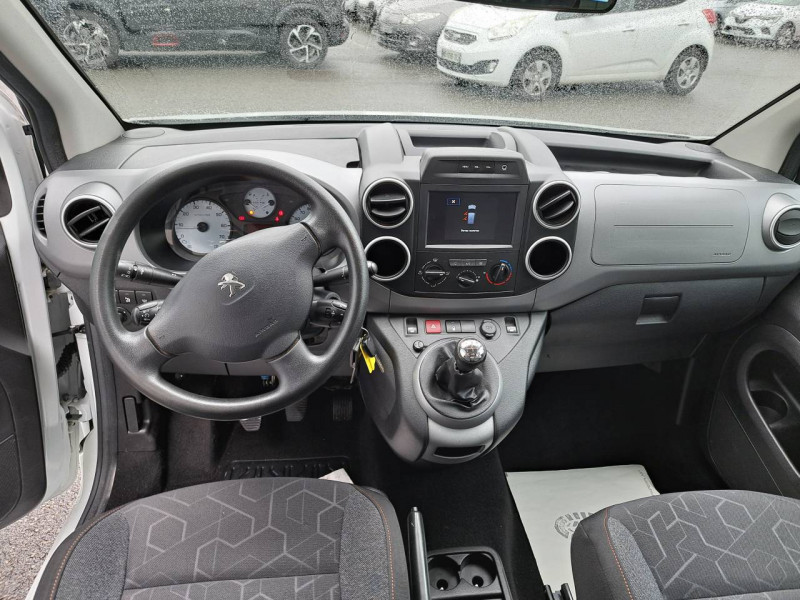 Photo 9 de l'offre de Peugeot Partner Tepee (2) 1.2 Puretech 110 S&S Active à 15990€ chez Carlyss automobiles Vitré