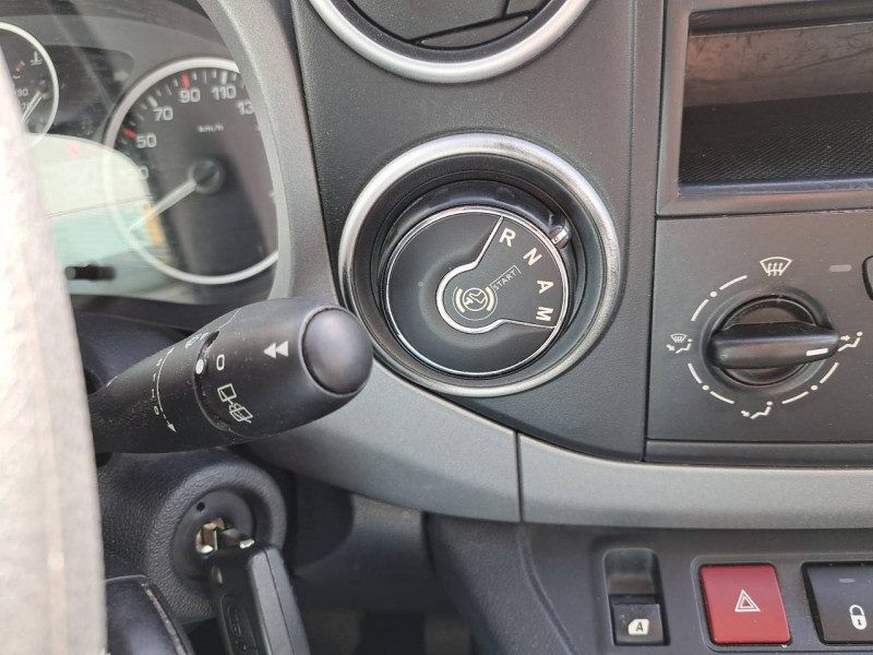 Photo 11 de l'offre de Peugeot Partner Tepee (2) 1.6 BlueHDi 100 S&S EGT6 Active à 14490€ chez Carlyss automobiles Vitré