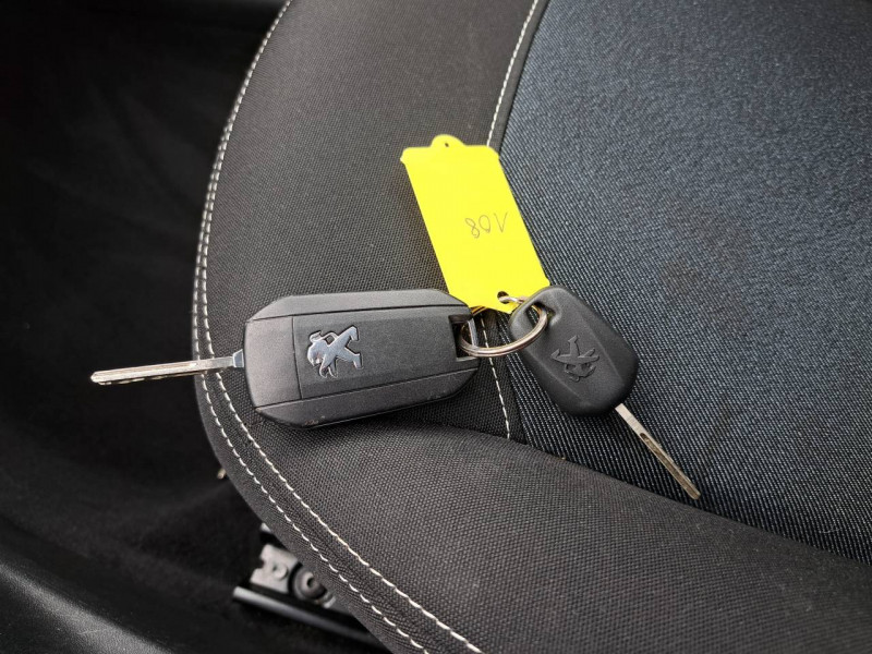 Photo 13 de l'offre de PEUGEOT 208 1.2 PureTech 68 Like à 9490€ chez Carlyss automobiles Vitré