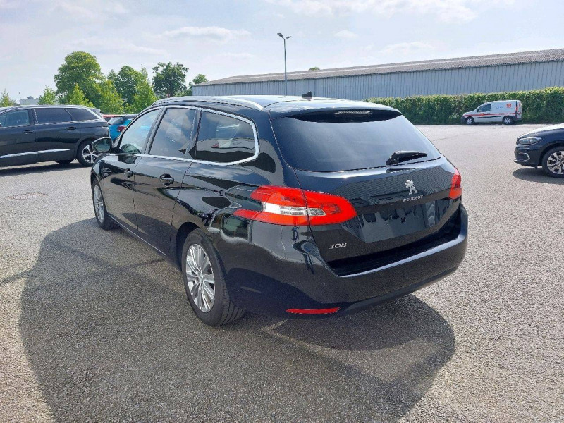 Photo 4 de l'offre de PEUGEOT 308 SW (2) PureTech 130 S&S SW ALLURE PACK à 18490€ chez Carlyss automobiles Vitré