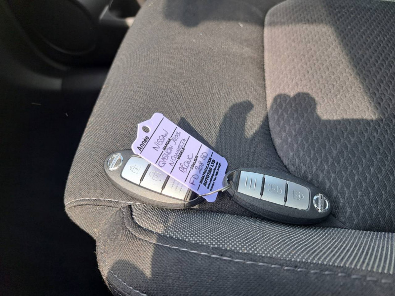 Photo 16 de l'offre de NISSAN Qashqai (2) 1.3 DIG-T 140 N-Connecta à 18490€ chez Carlyss automobiles Vitré