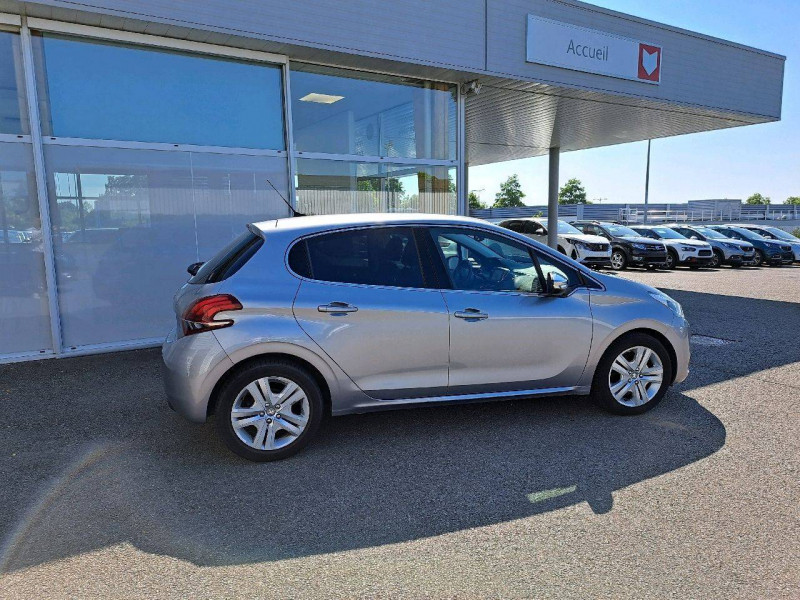 Photo 2 de l'offre de PEUGEOT 208 Puretech 110 S&S ALLURE BUSINESS à 14490€ chez Carlyss automobiles Vitré