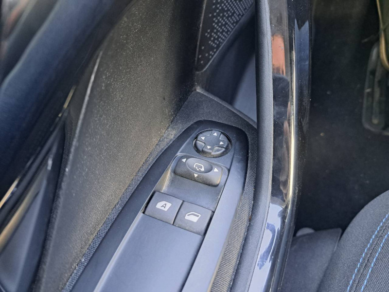 Photo 18 de l'offre de PEUGEOT 208 Puretech 82 STYLE à 10490€ chez Carlyss automobiles Vitré