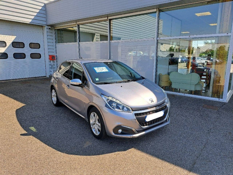 Photo 1 de l'offre de PEUGEOT 208 Puretech 110 S&S ALLURE BUSINESS à 14490€ chez Carlyss automobiles Vitré