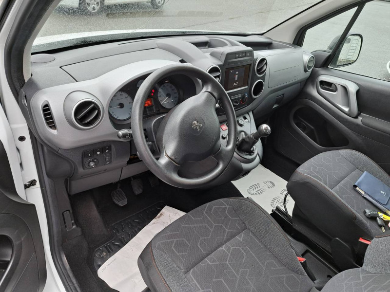 Photo 7 de l'offre de Peugeot Partner Tepee (2) 1.2 Puretech 110 S&S Active à 15990€ chez Carlyss automobiles Vitré