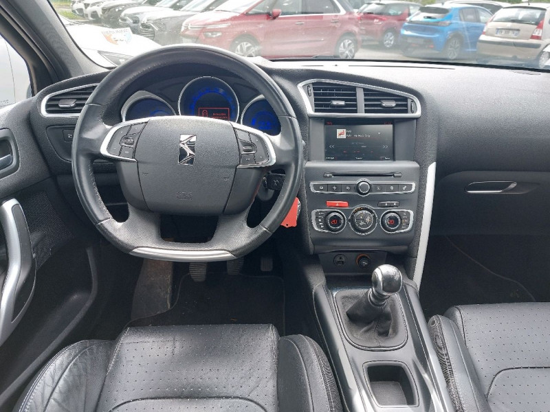 Photo 6 de l'offre de CITROEN DS4 BlueHDi 150 BVM6 Executive à 12490€ chez Carlyss automobiles Vitré