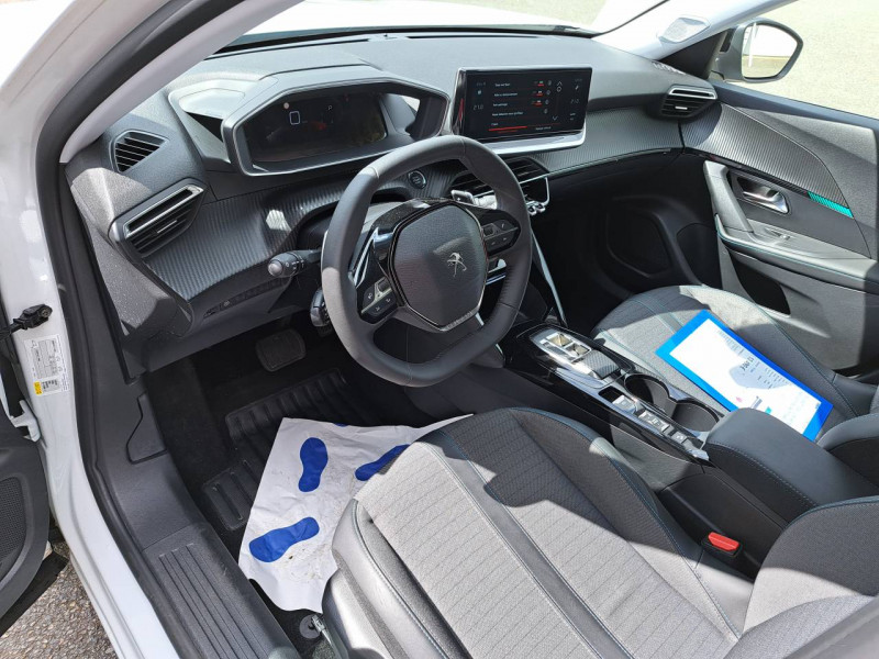Photo 8 de l'offre de Peugeot 2008 (2) PureTech 130 S&S EAT8 ALLURE à 24990€ chez Carlyss automobiles Vitré