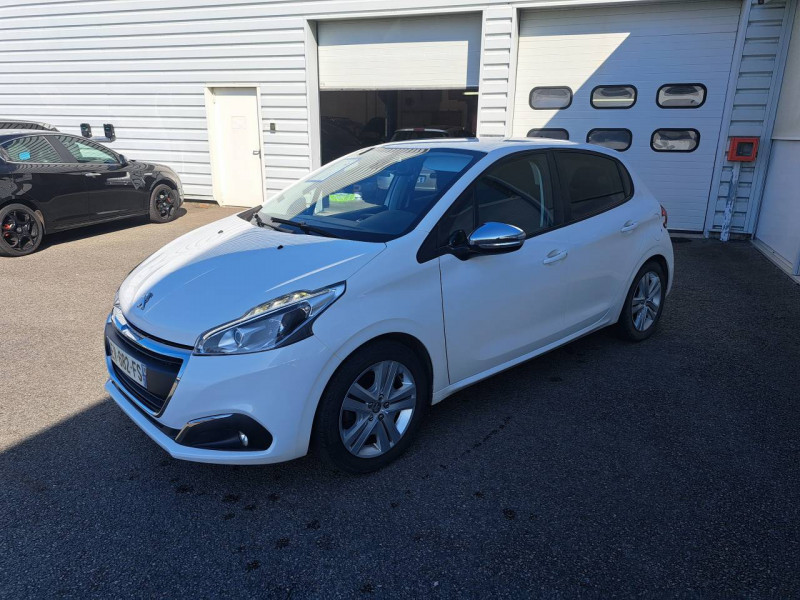 Photo 2 de l'offre de PEUGEOT 208 Puretech 82 STYLE à 10490€ chez Carlyss automobiles Vitré
