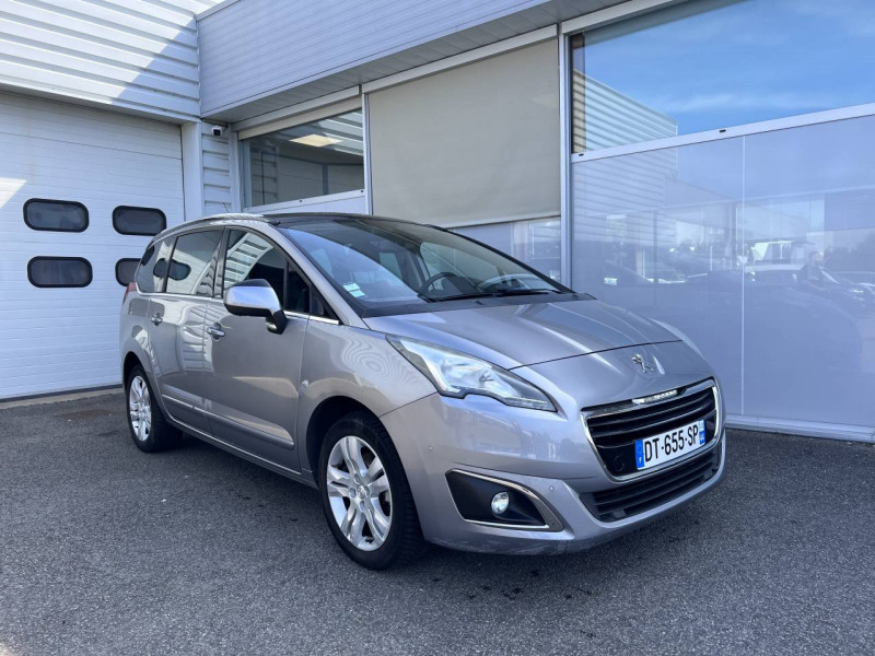 Photo 1 de l'offre de PEUGEOT 5008 1.6 BlueHDi 120 S&S Allure à 8990€ chez Carlyss automobiles Vitré