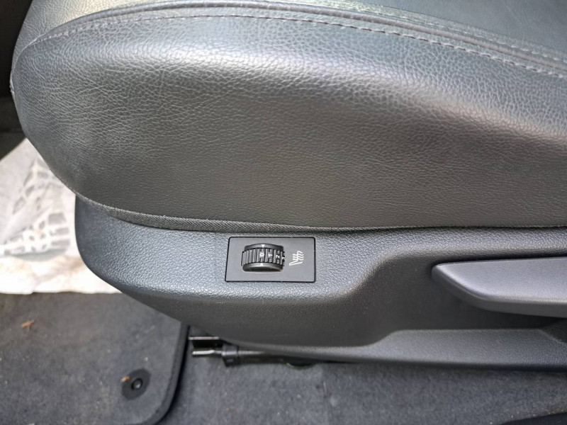Photo 12 de l'offre de PEUGEOT 3008 1.6 BlueHDi 120 S&S EAT6 Féline à 13790€ chez Carlyss automobiles Vitré