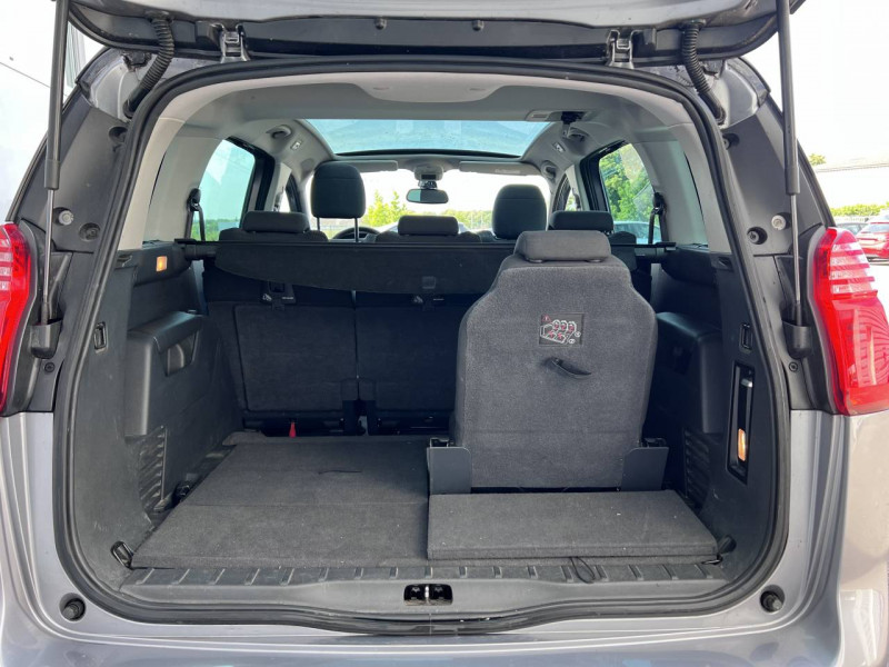 Photo 6 de l'offre de PEUGEOT 5008 1.6 BlueHDi 120 S&S Allure à 8990€ chez Carlyss automobiles Vitré