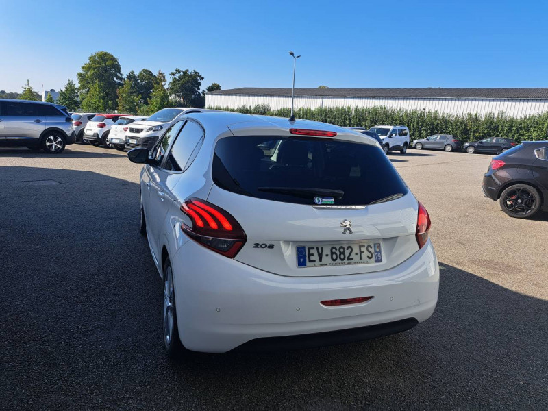 Photo 3 de l'offre de PEUGEOT 208 Puretech 82 STYLE à 10490€ chez Carlyss automobiles Vitré