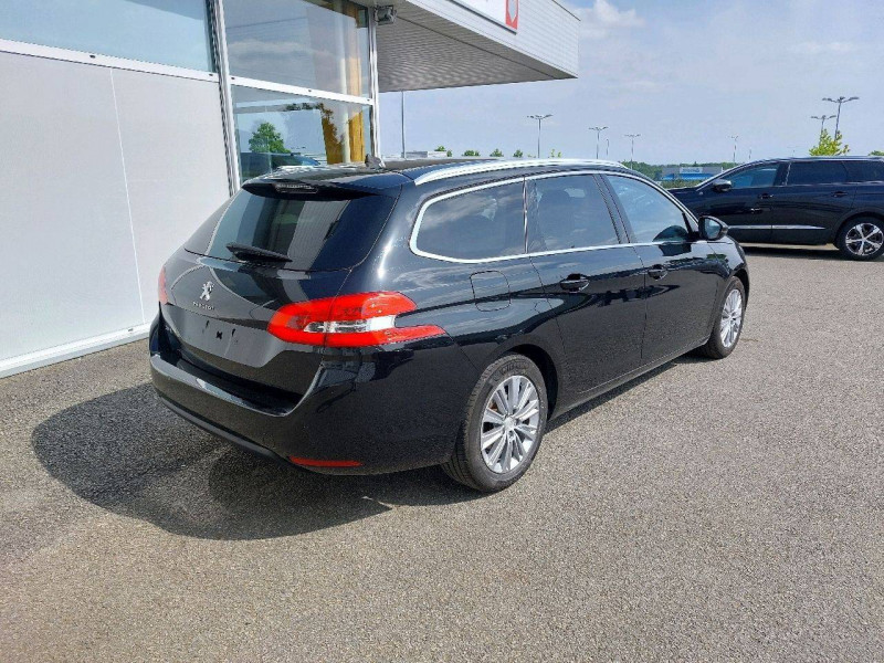 Photo 3 de l'offre de PEUGEOT 308 SW (2) PureTech 130 S&S SW ALLURE PACK à 18490€ chez Carlyss automobiles Vitré