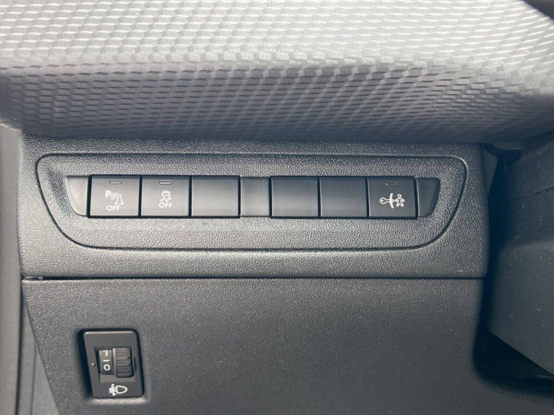 Photo 10 de l'offre de PEUGEOT 2008 1.2 VTi 82 Active à 10390€ chez Carlyss automobiles Vitré