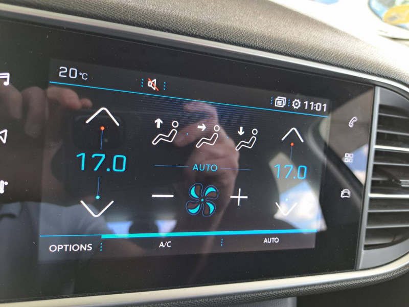 Photo 10 de l'offre de PEUGEOT 308 SW (2) BlueHDi 130 EAT8 S&S Active Business à 16490€ chez Carlyss automobiles Vitré