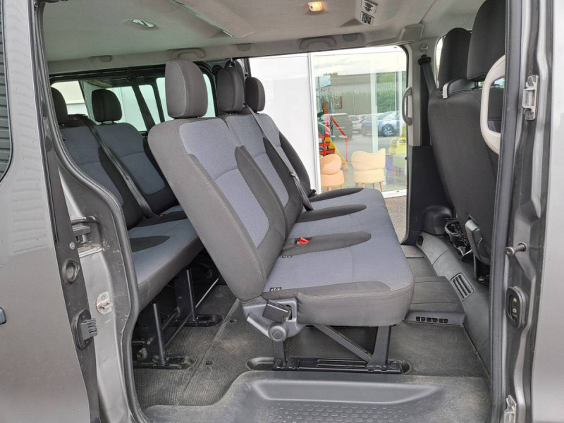 Photo 8 de l'offre de OPEL VIVARO COMBI 1.6 CDTI 125 ECO S/S 2.9 L2H1 PACK CLIM+ (Combi)  4 portes  (avril 2015) (co2 149)  à 19990€ chez Carlyss automobiles Vitré