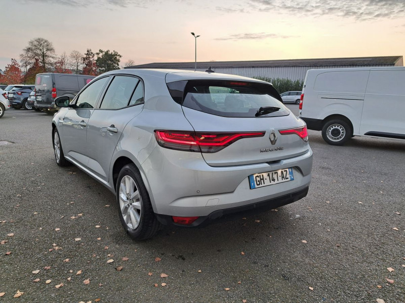 Photo 22 de l'offre de Renault Mégane Berline (4) Business Blue dCi 115 à 14790€ chez Carlyss automobiles Vitré