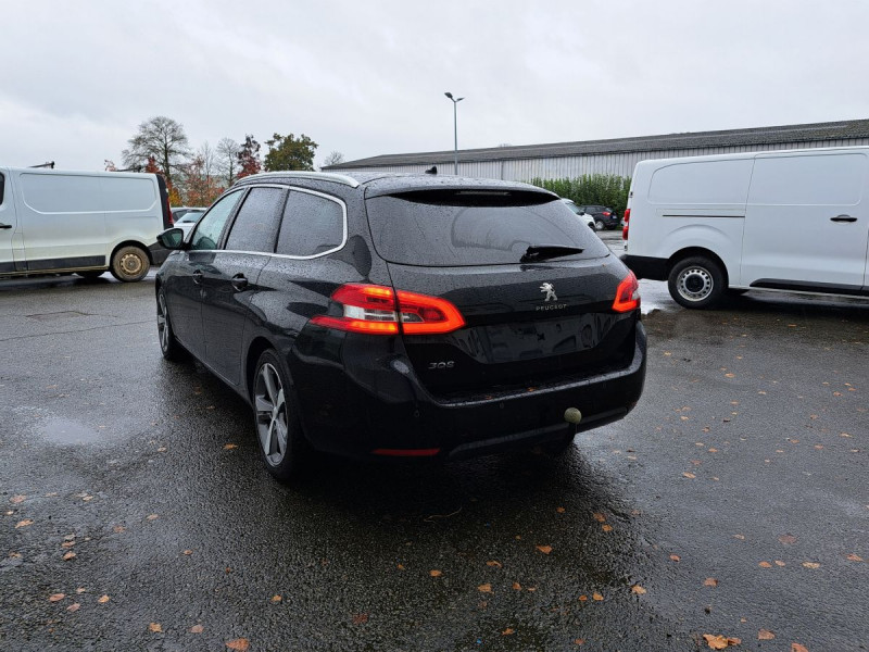 Photo 4 de l'offre de PEUGEOT 308 SW (2) BlueHDi 130 S&S Allure à 13790€ chez Carlyss automobiles Vitré