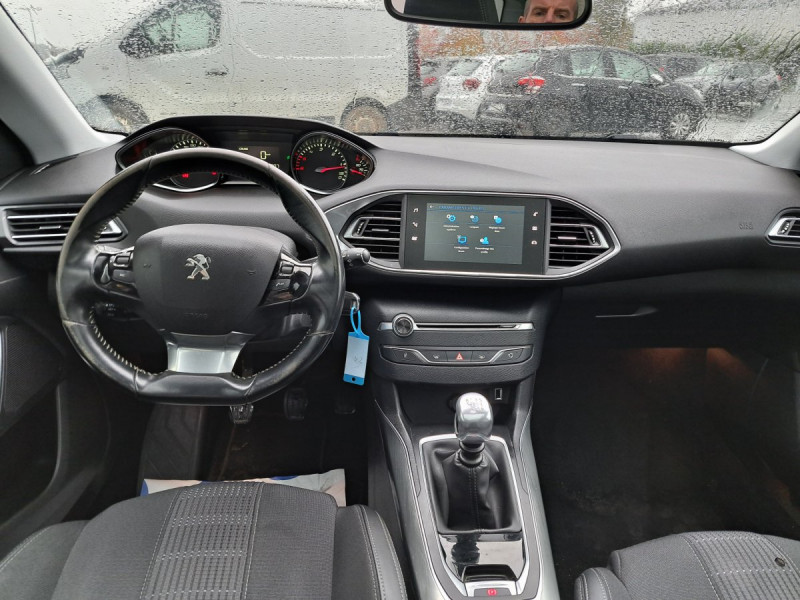 Photo 8 de l'offre de PEUGEOT 308 SW (2) BlueHDi 130 S&S Allure à 13790€ chez Carlyss automobiles Vitré